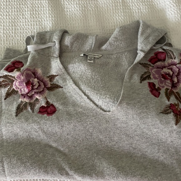 Cropped Sweatshirt - Picture 2 of 3